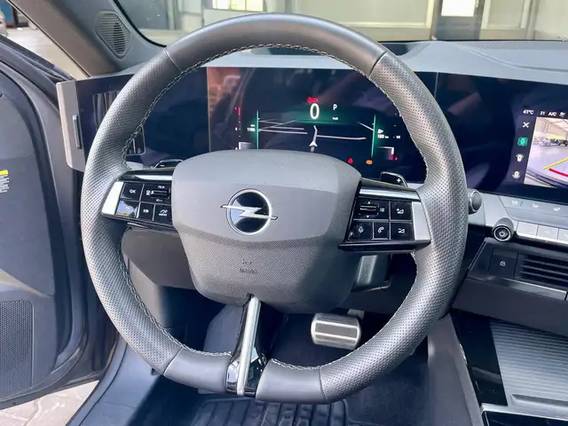 Opel Astra view 11