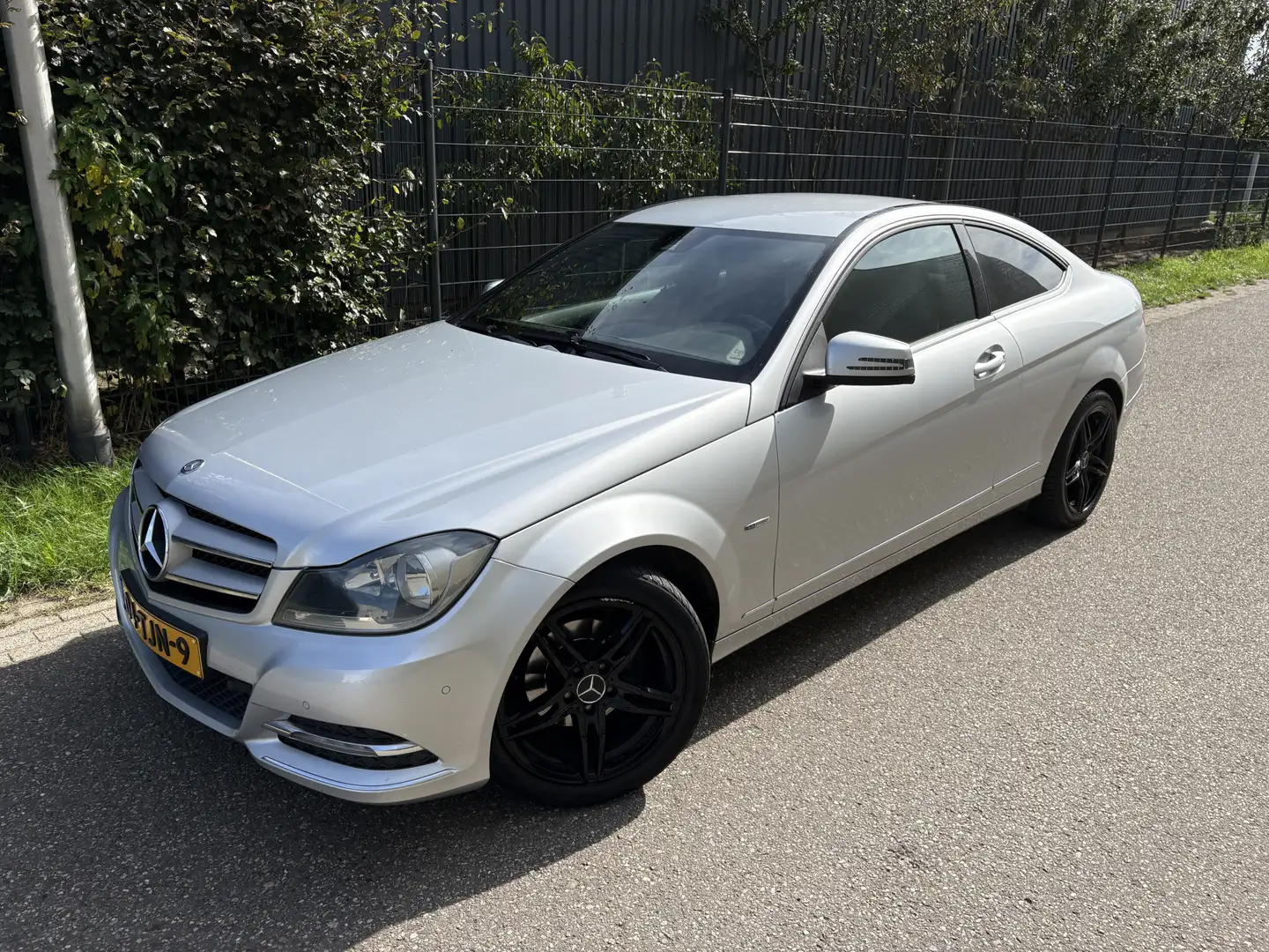 Mercedes-Benz C 180 Coupé / AUTOMAAT / LEER / NAVI / CRUISE Gris - 2