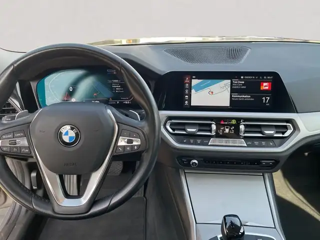 BMW 3 Series view 11