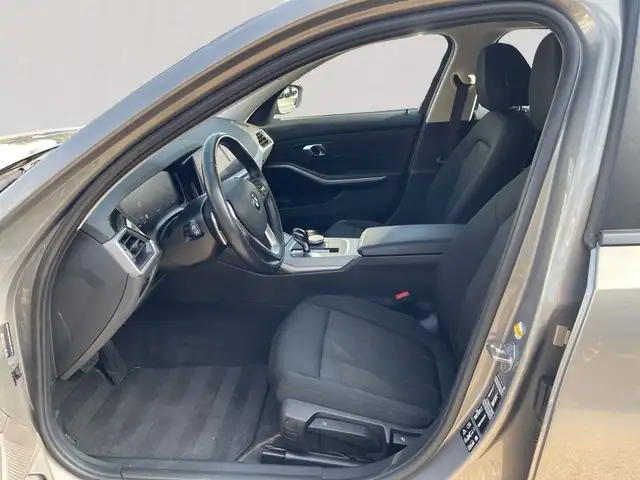 BMW 3 Series view 10