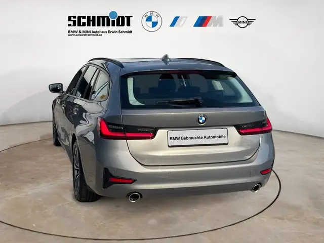 BMW 3 Series view 4