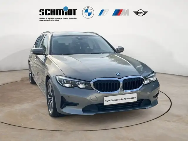 BMW 3 Series view 8