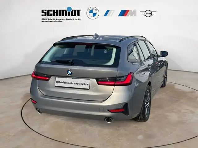 BMW 3 Series view 6