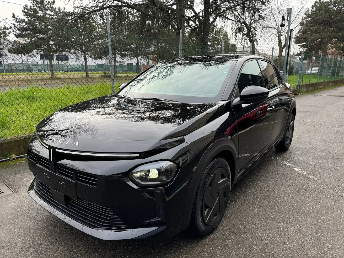 Lancia Ypsilon Hybrid e DCT KM.0  " SUPER PROMO " Noir - 1