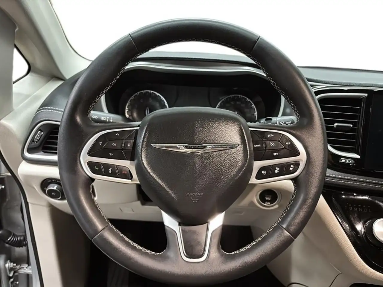 Chrysler Pacifica снимка Chrysler Pacifica
