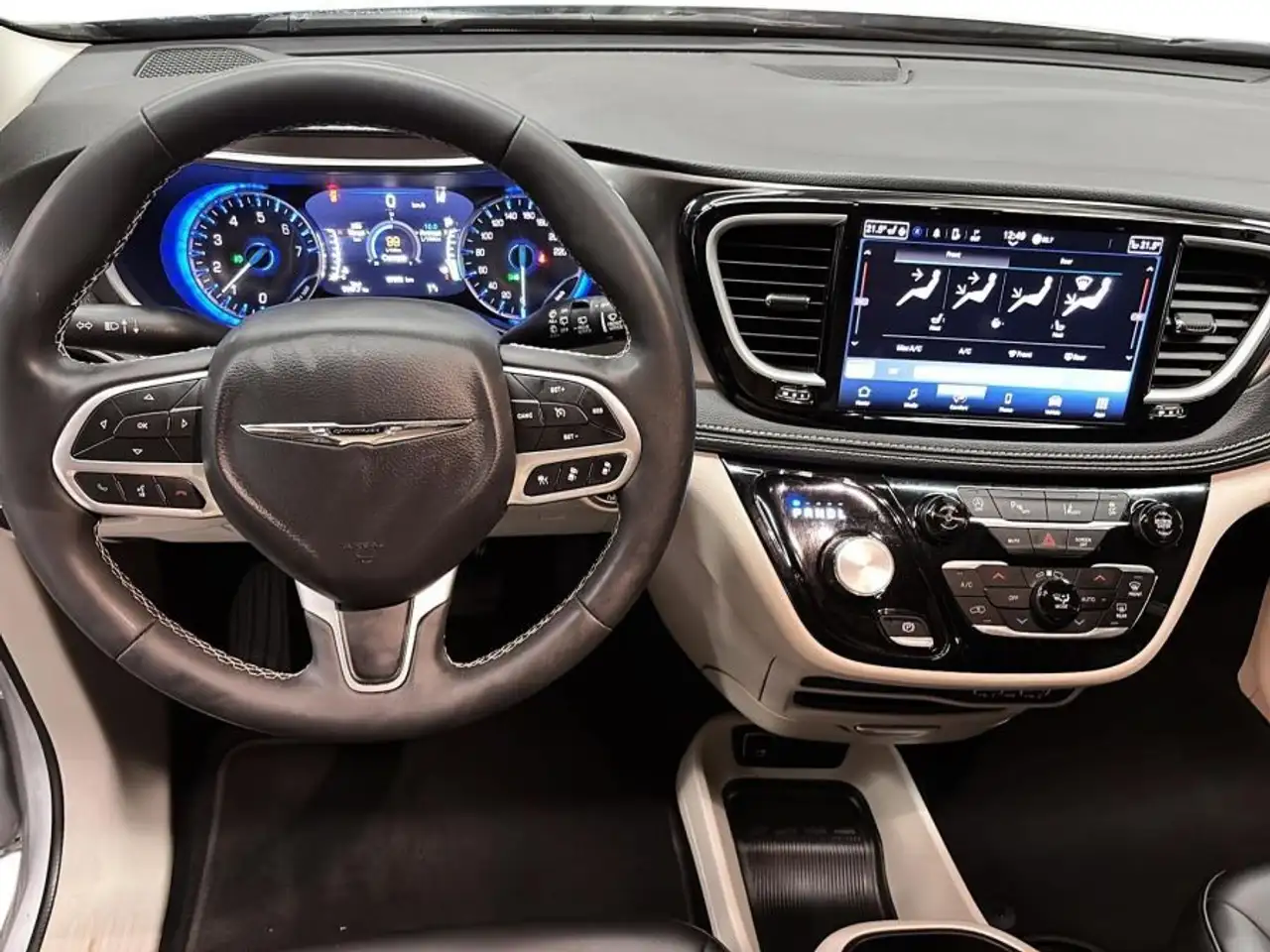 Chrysler Pacifica снимка Chrysler Pacifica