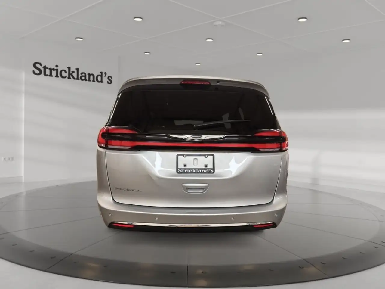 Chrysler Pacifica снимка Chrysler Pacifica