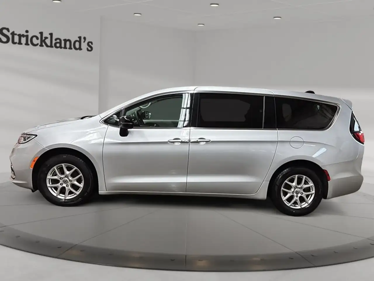 Chrysler Pacifica снимка Chrysler Pacifica