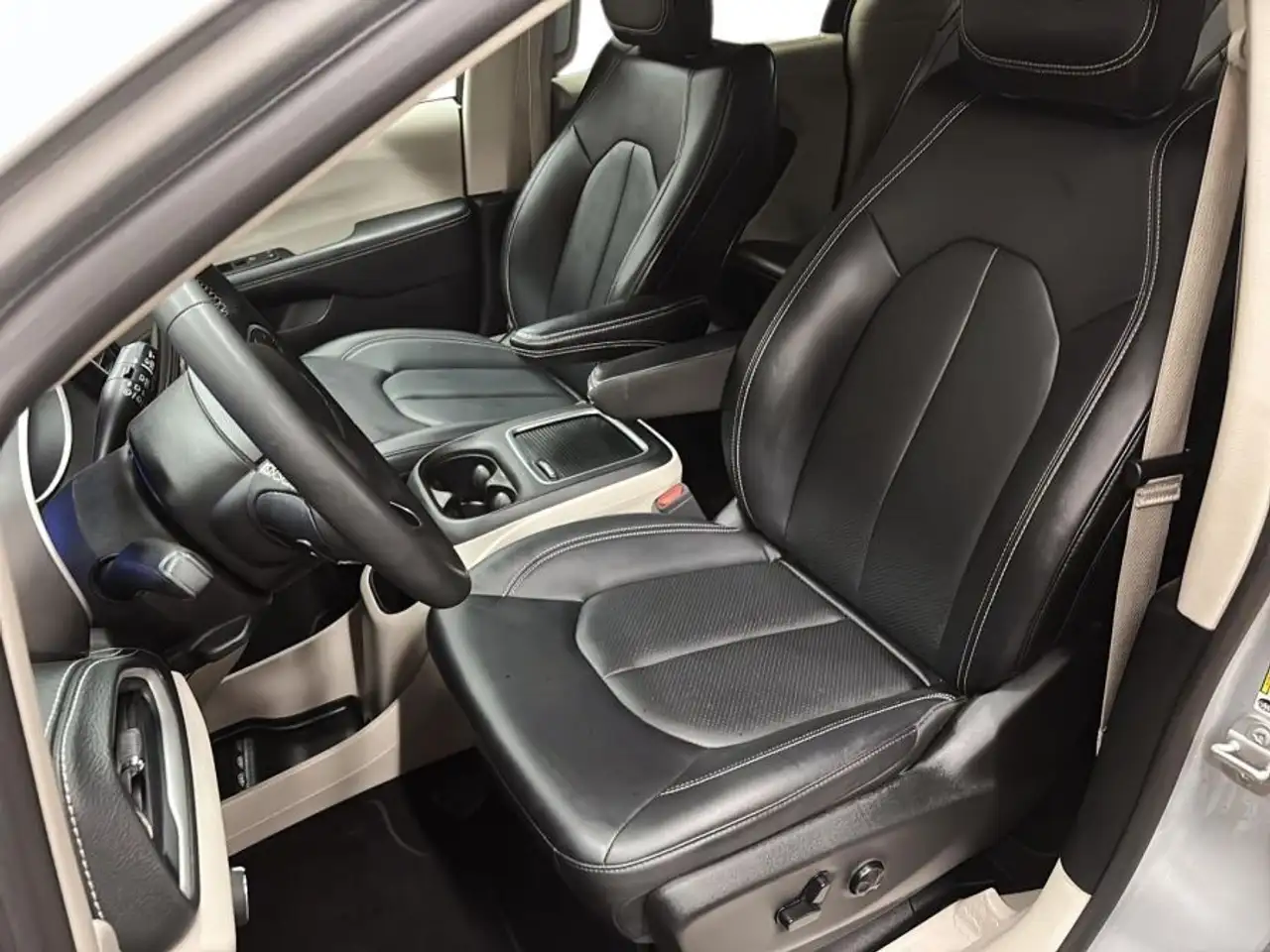 Chrysler Pacifica снимка Chrysler Pacifica