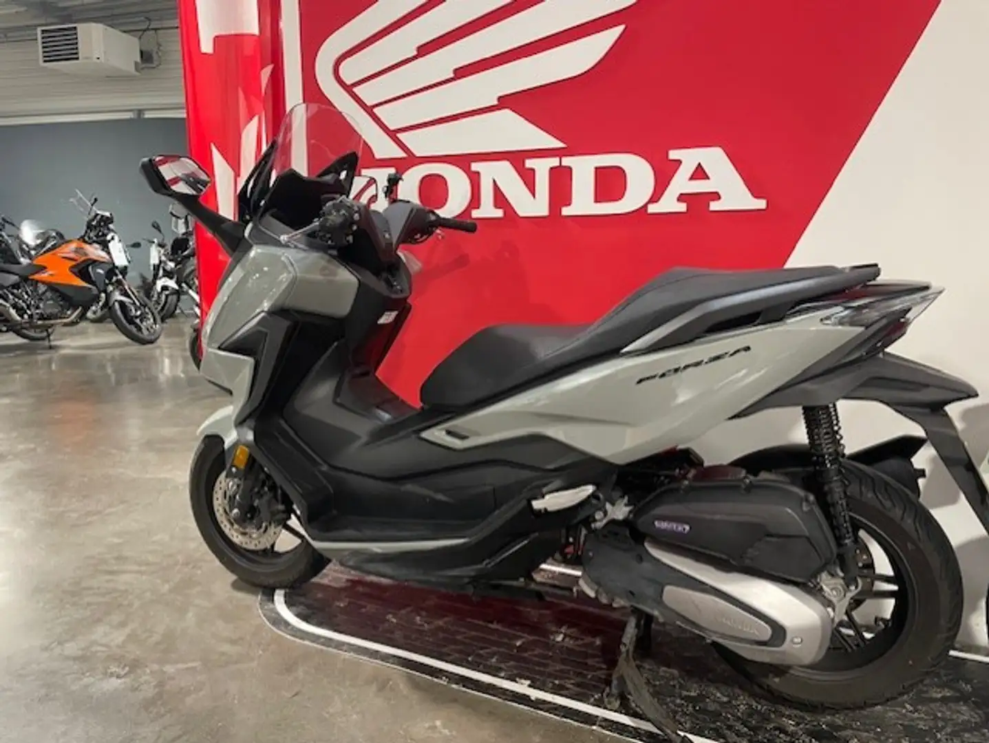 Honda Forza 125 Gris - 2
