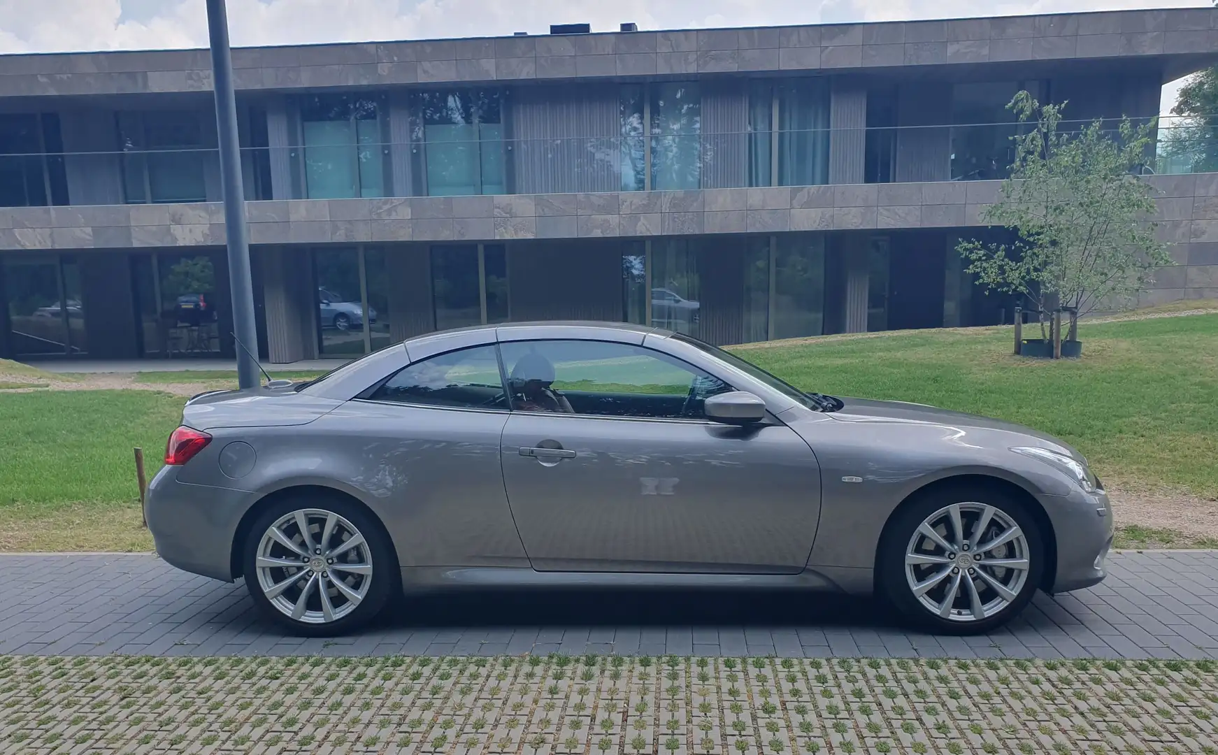 Infiniti G37 Cabriolet GT Premium Grijs - 1