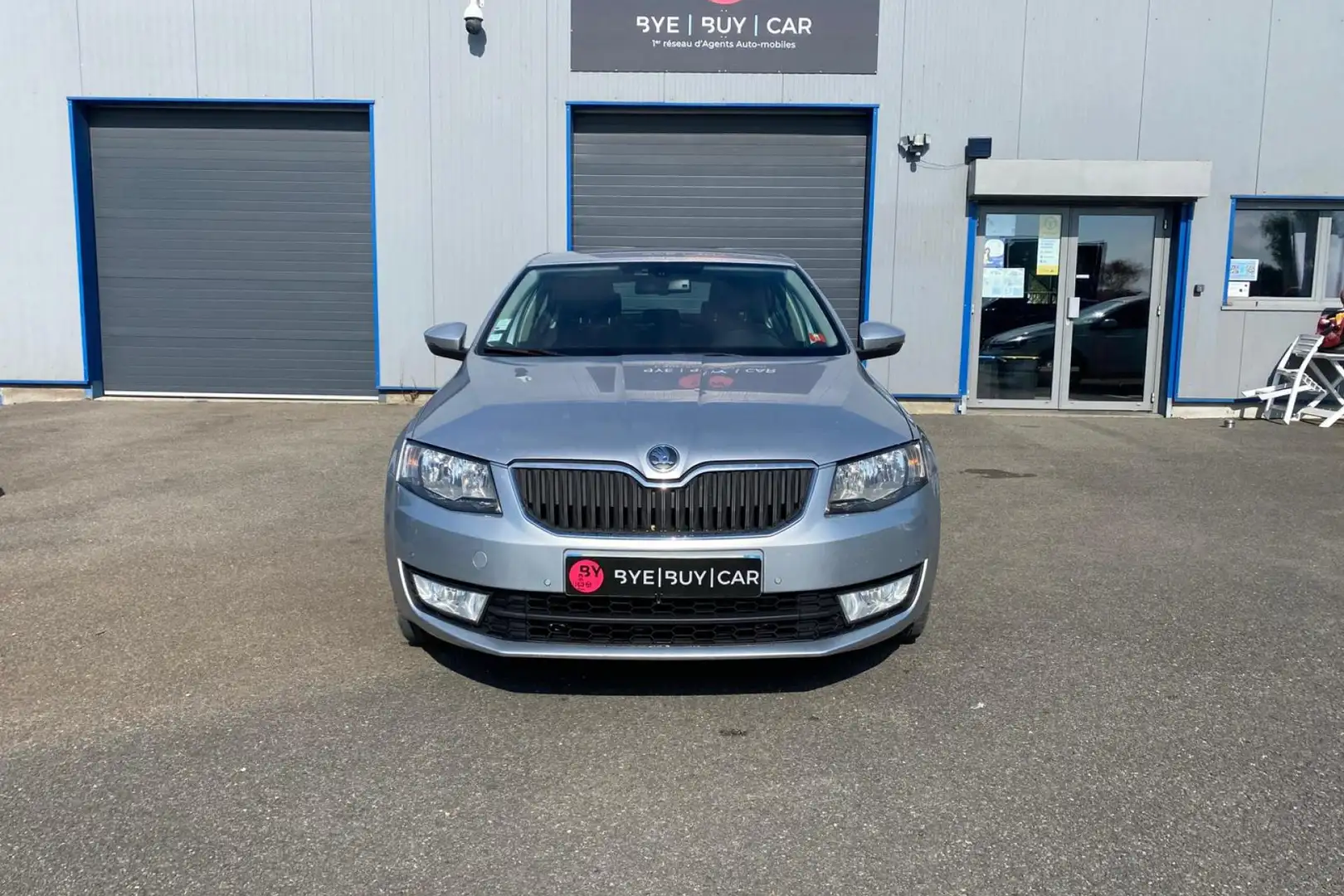 Skoda Octavia 2.0 TDI 150 CH BVA DSG Elégance GTIE 12 MOIS Gris - 2