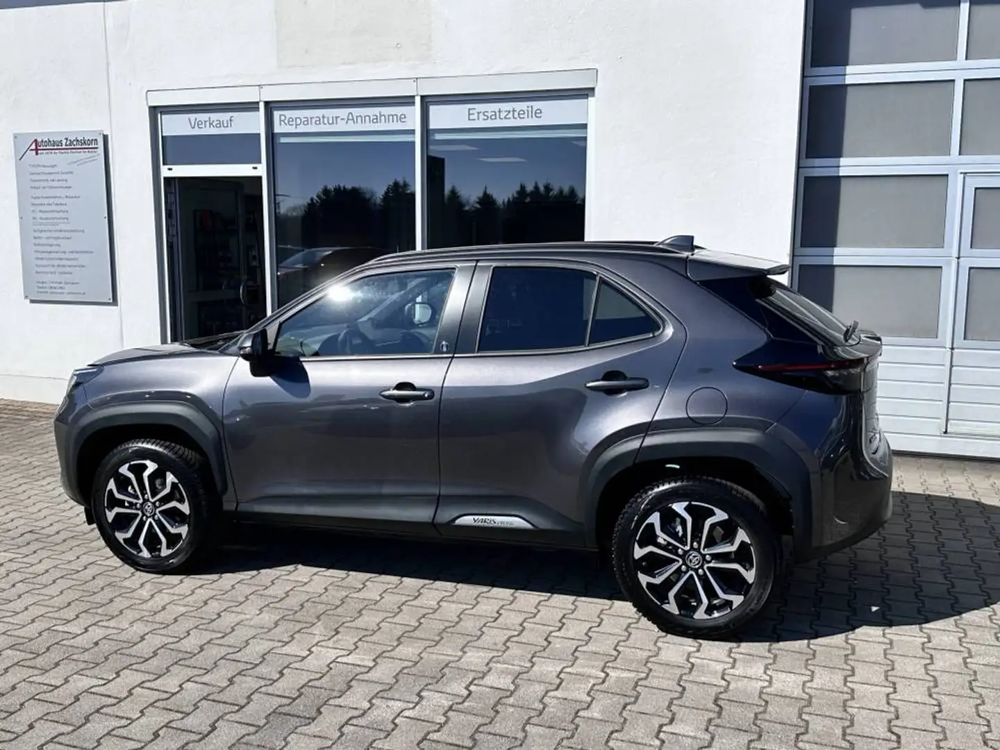 Toyota Yaris Cross - 1,5 l 4x2 130 Hybrid Team-D + WinterP Gris - 2