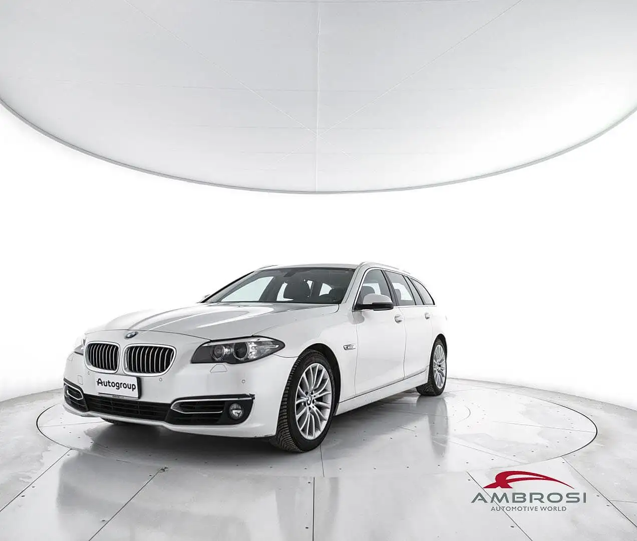 BMW 520 Touring 520d xDrive Luxury - PER OPERATORI DEL SET Bianco - 2