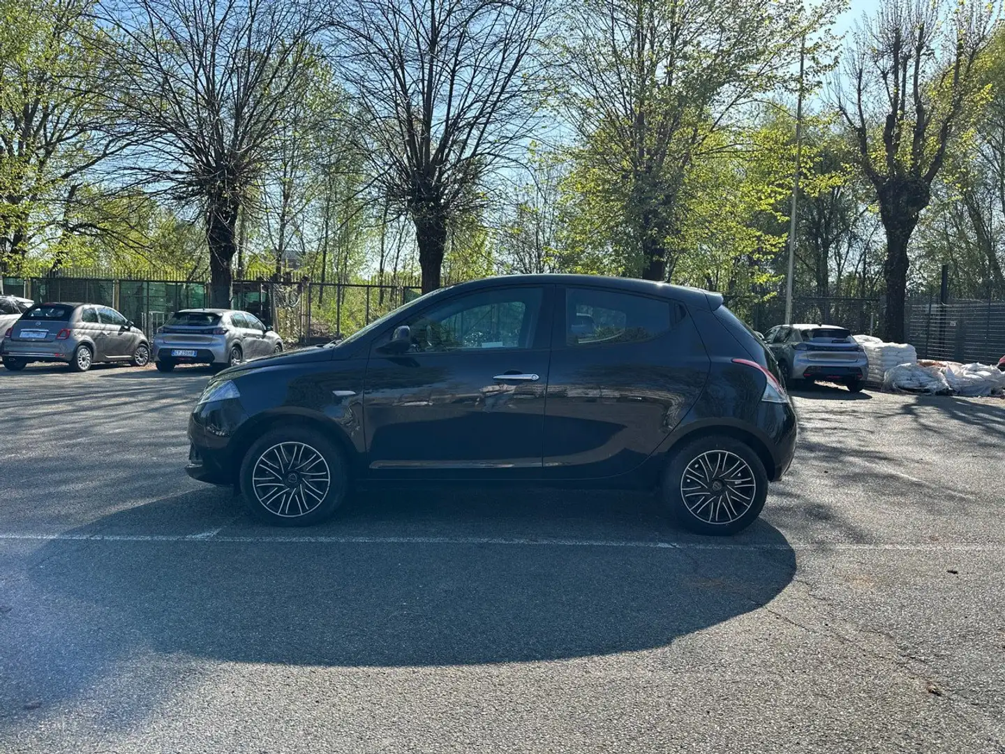 Lancia Ypsilon 1.0 FireFly 70cv S&S Hybrid GOLD Nero - 2