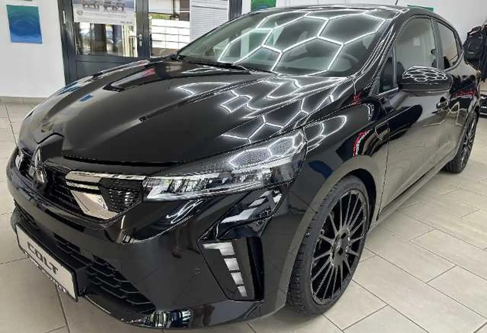 Mitsubishi Colt PLUS PERFORMANCE 1.0 T-Benziner 6-Gang Schwarz - 1