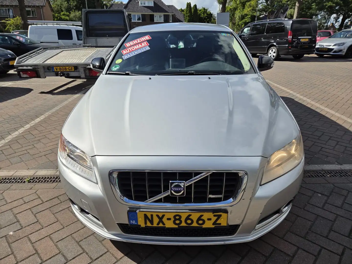 Volvo V70 2.5T Momentum NETTE AUTO RIJDT EN SCHAKELT GOED Grijs - 2