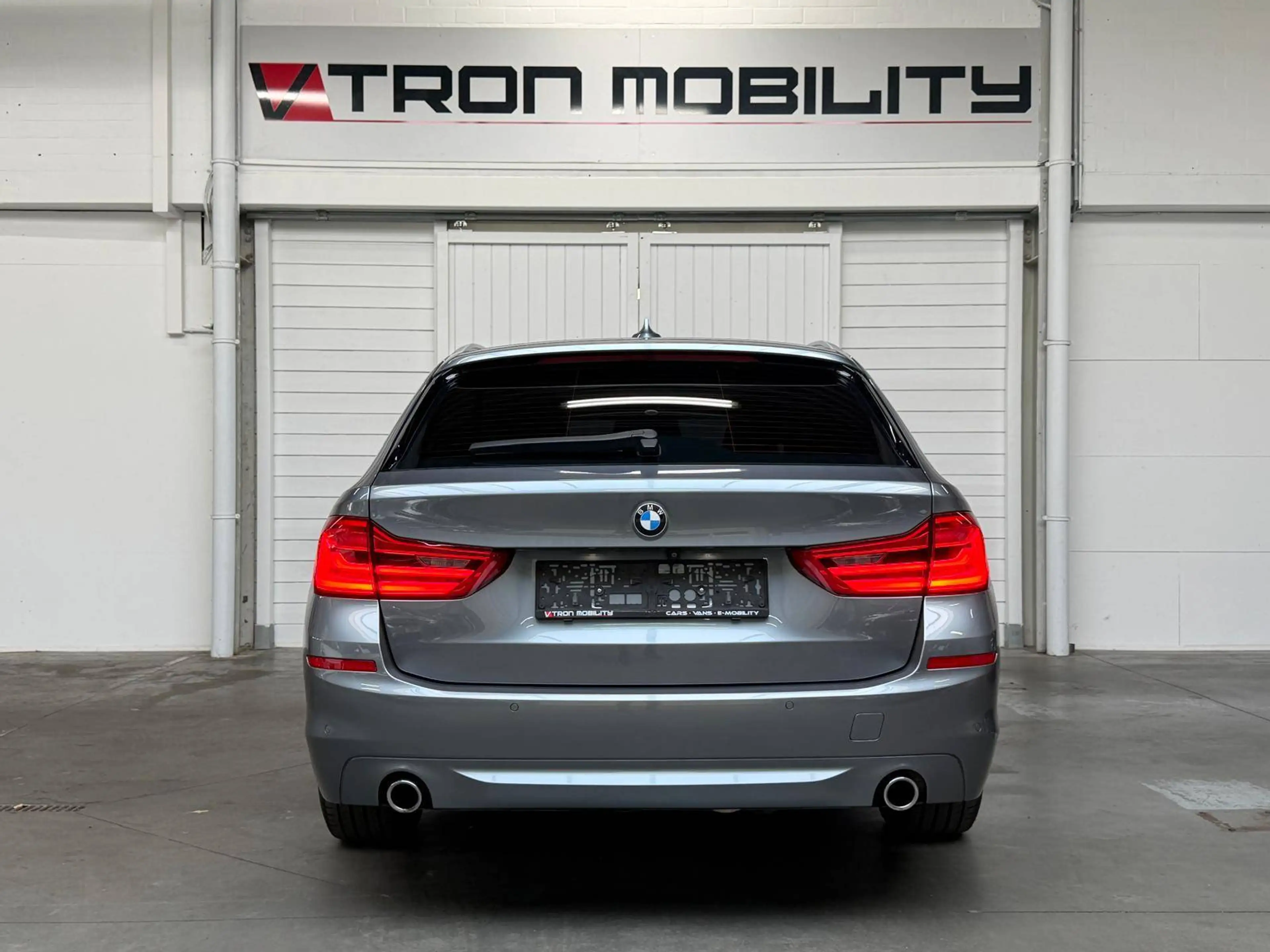 BMW 518 dA Touring NAVI*PDC*LED*CAMERA*CARPLAY*TREKHAAK*LEDER* — photo 5