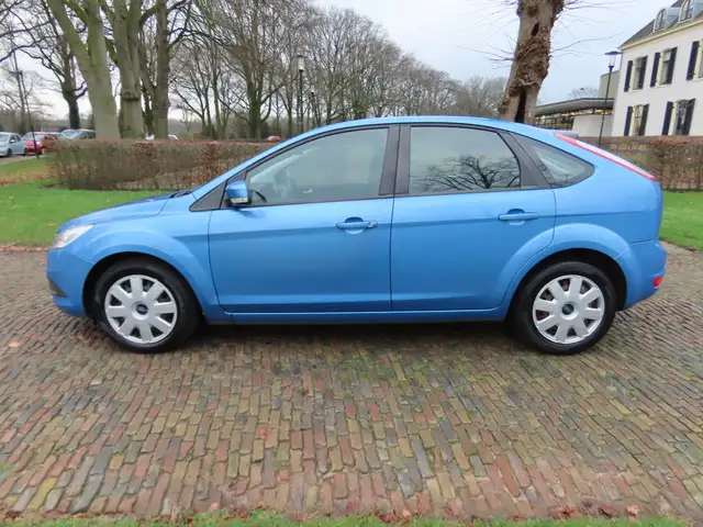 Ford Focus view 3