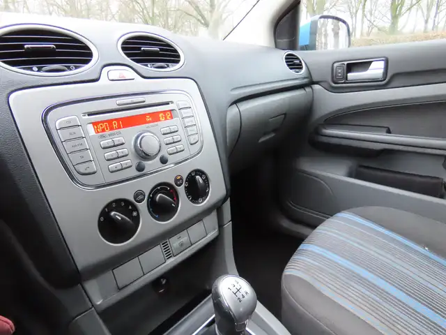 Ford Focus view 12