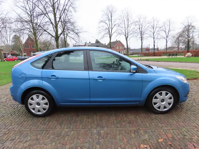 Ford Focus view 6