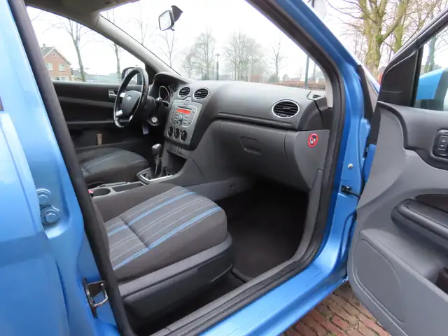 Ford Focus view 8