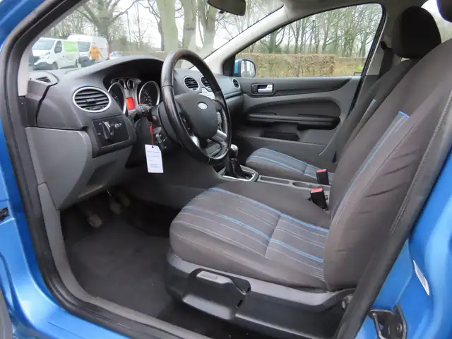 Ford Focus view 7