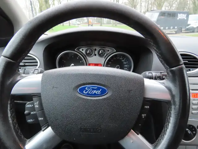Ford Focus view 11