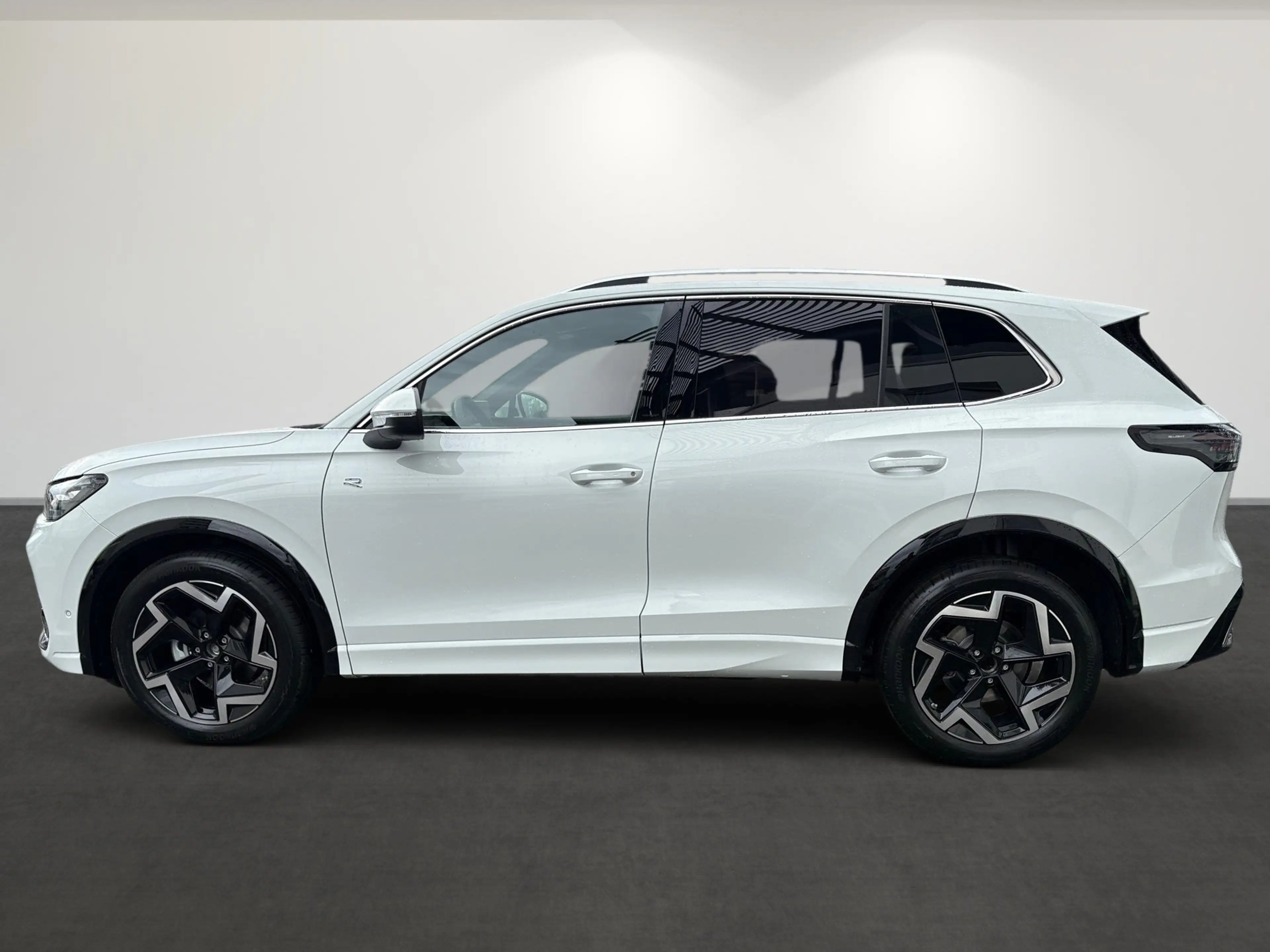Volkswagen Tiguan 1.5 eTSI R-Line *AHK*NAVI*KAMERA* — photo 7