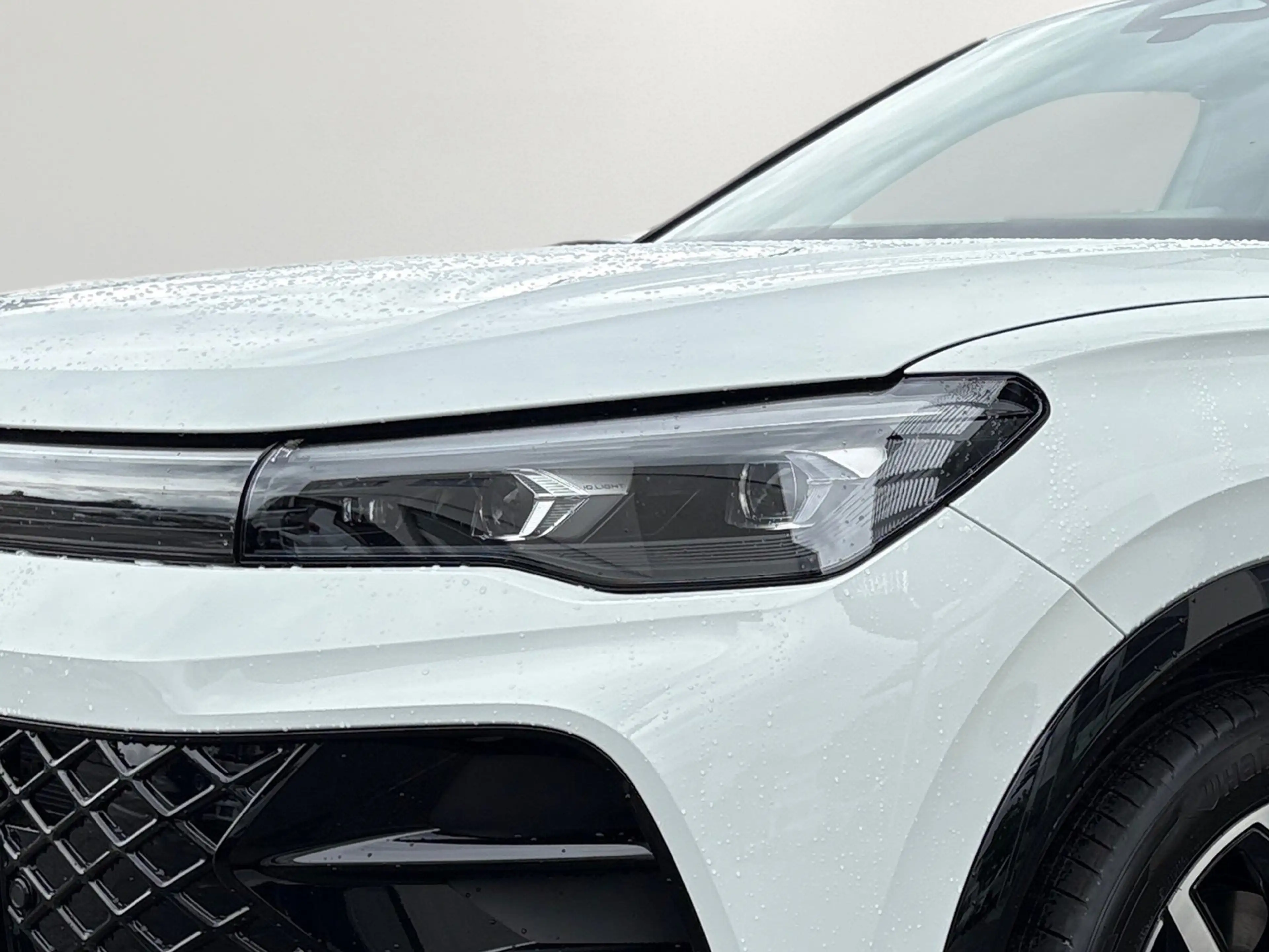 Volkswagen Tiguan 1.5 eTSI R-Line *AHK*NAVI*KAMERA* — photo 8