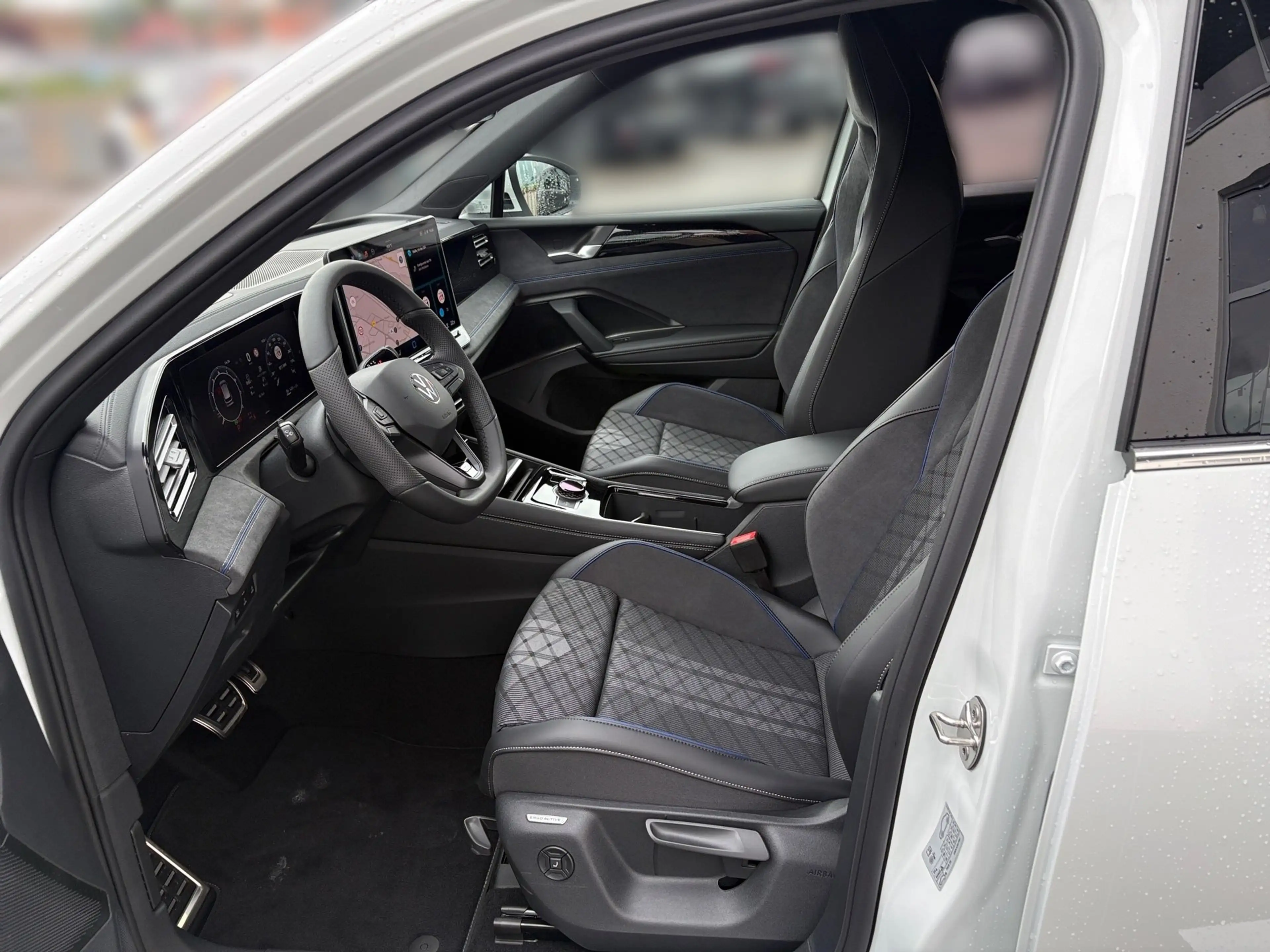Volkswagen Tiguan 1.5 eTSI R-Line *AHK*NAVI*KAMERA* — photo 11