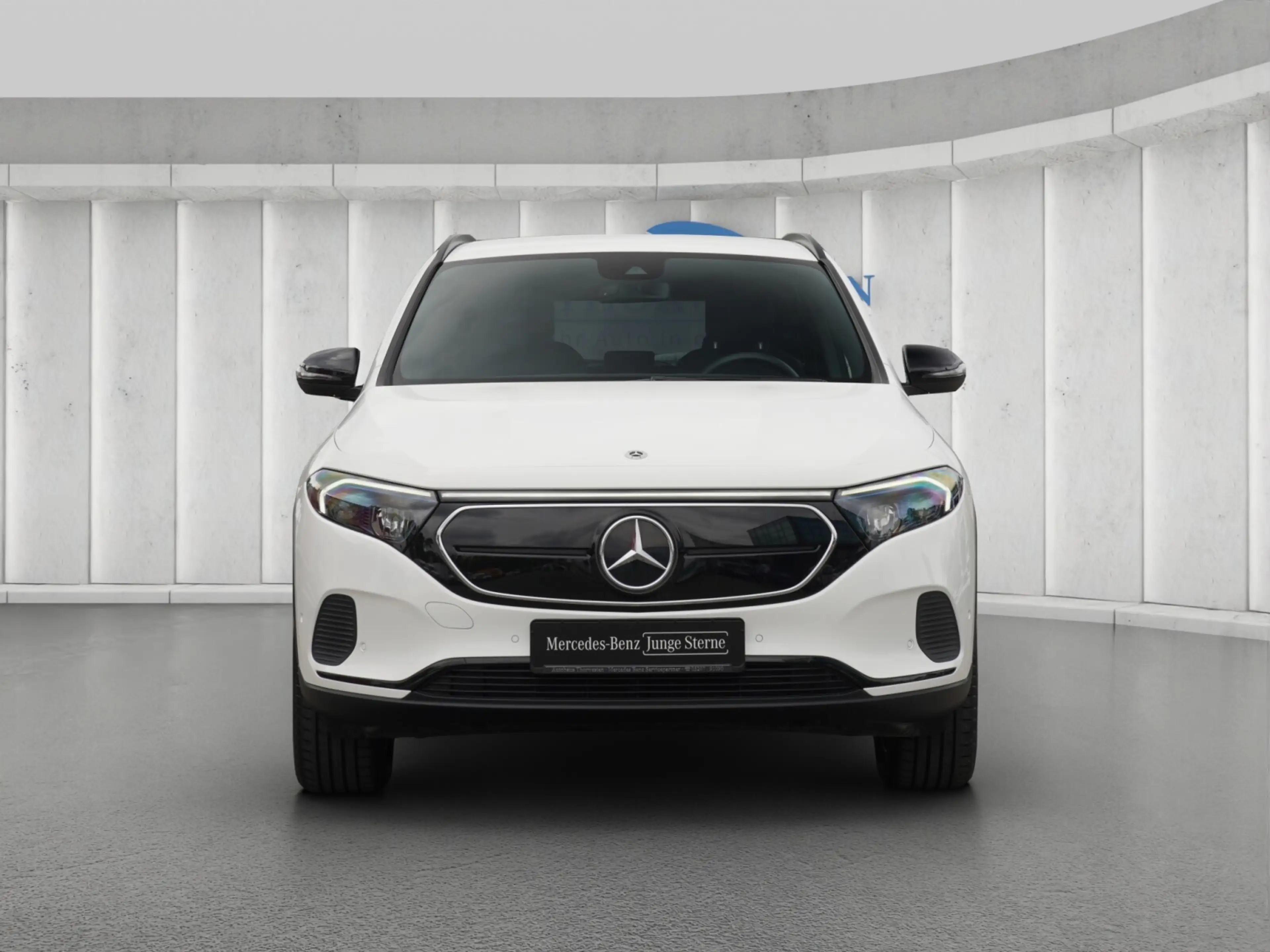 Mercedes-Benz EQA 300 EQA 300 4MATIC Progressive — photo 2