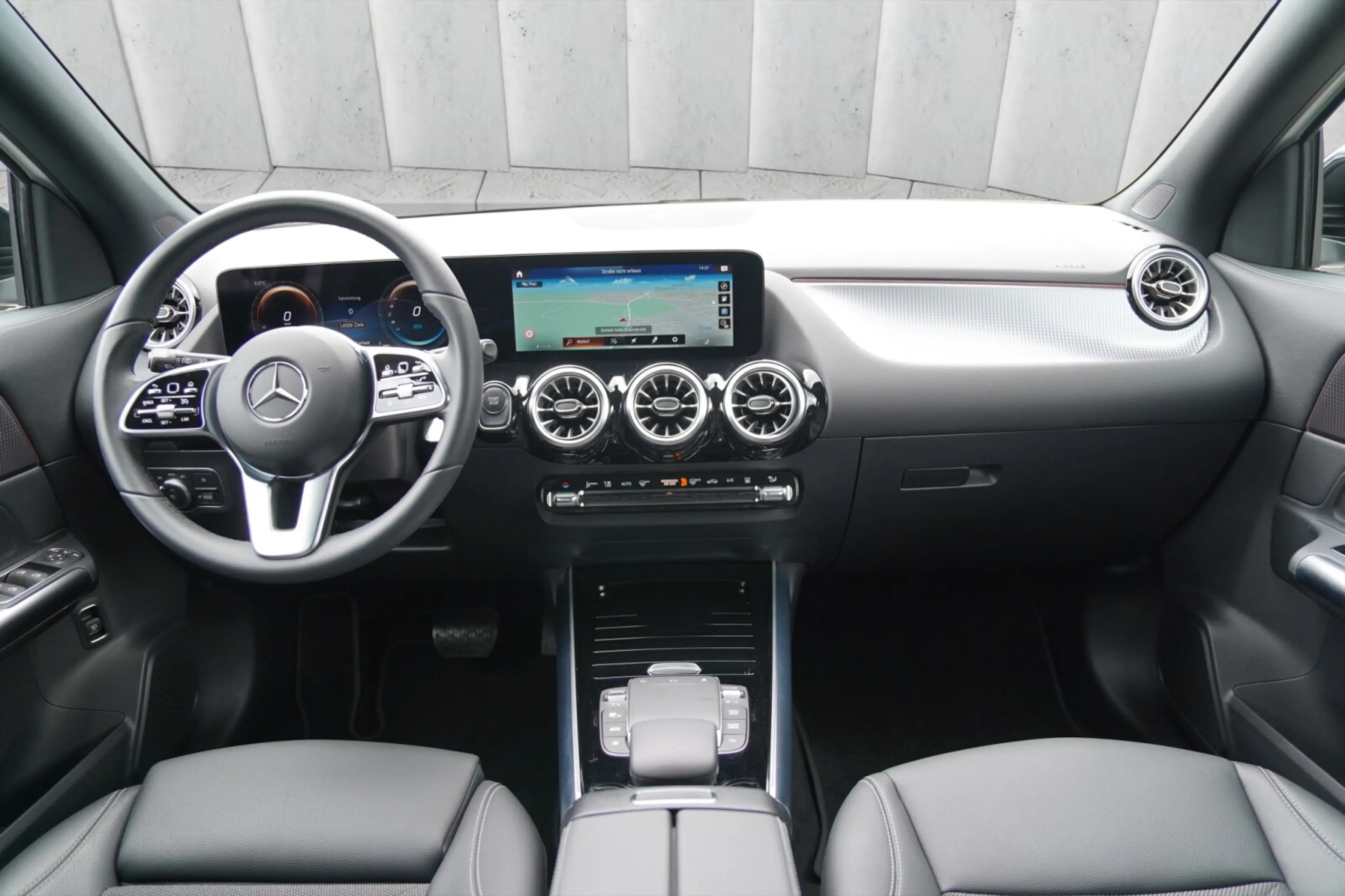 Mercedes-Benz EQA 300 EQA 300 4MATIC Progressive — photo 12
