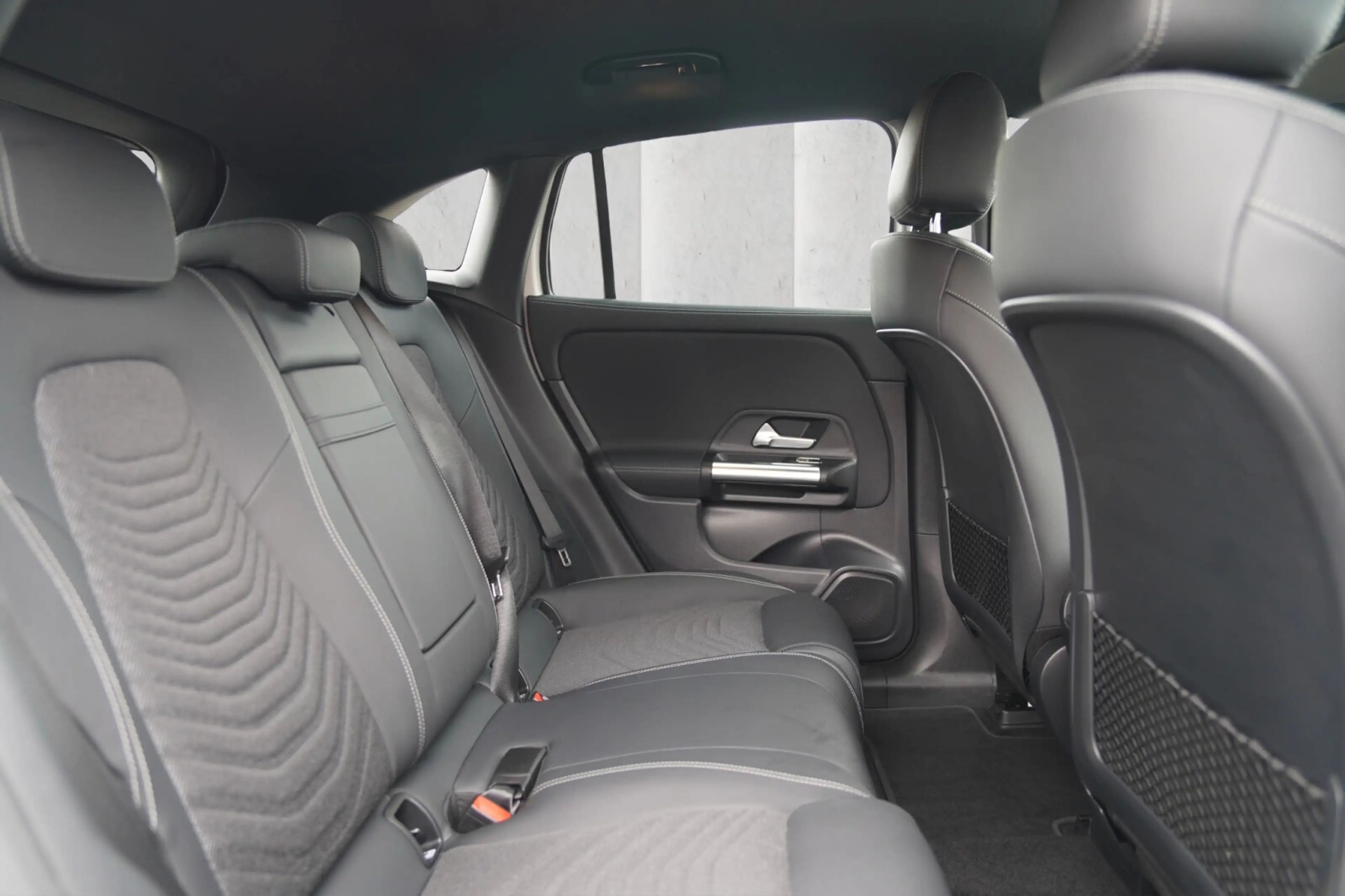 Mercedes-Benz EQA 300 EQA 300 4MATIC Progressive — photo 10