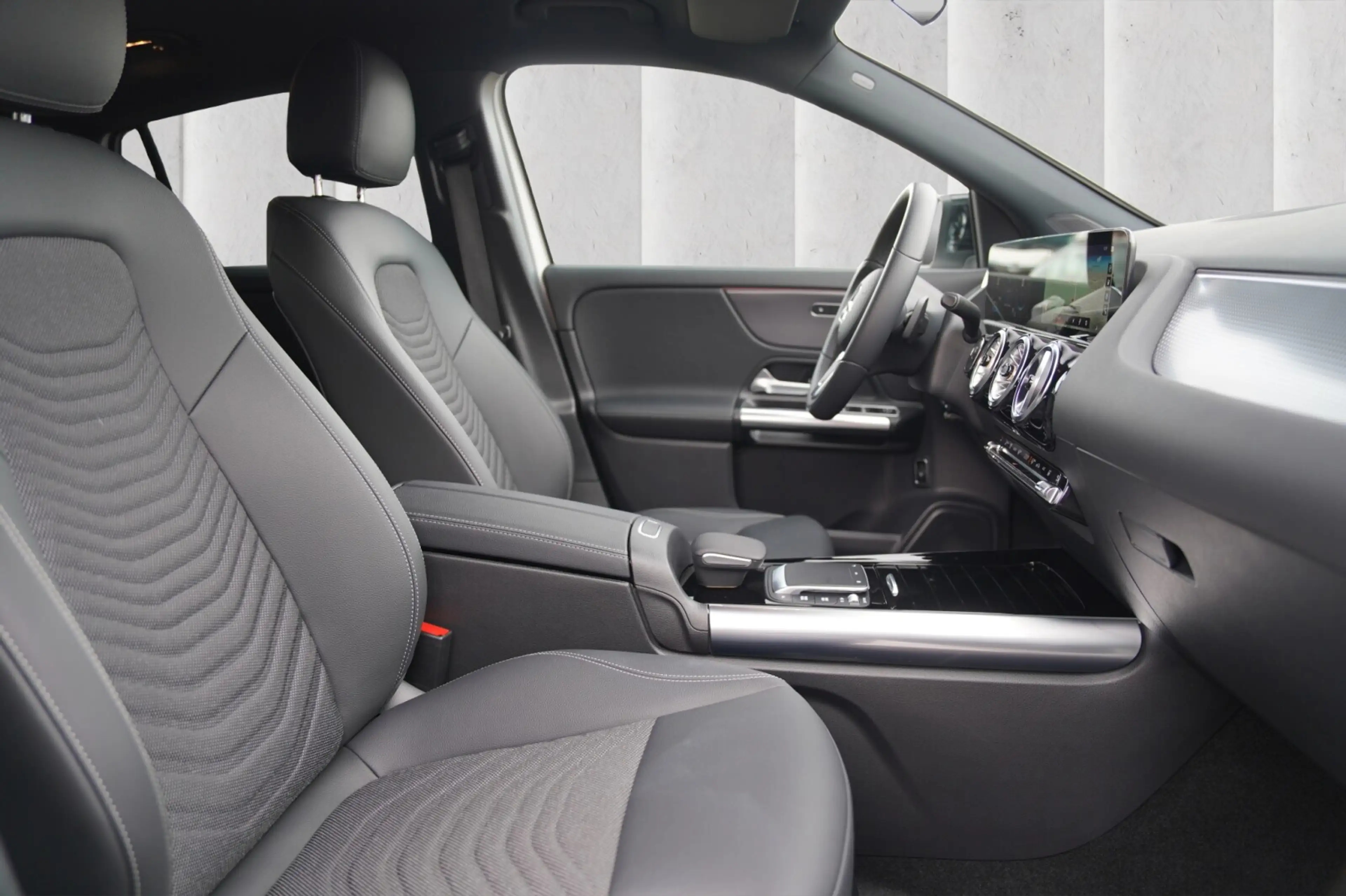 Mercedes-Benz EQA 300 EQA 300 4MATIC Progressive — photo 9