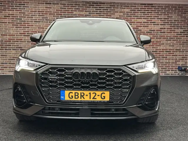 Audi Q3 view 4