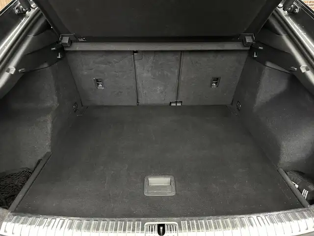 Audi Q3 view 13
