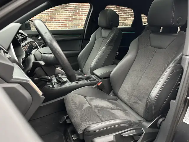 Audi Q3 view 11