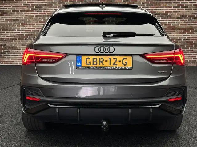 Audi Q3 view 7