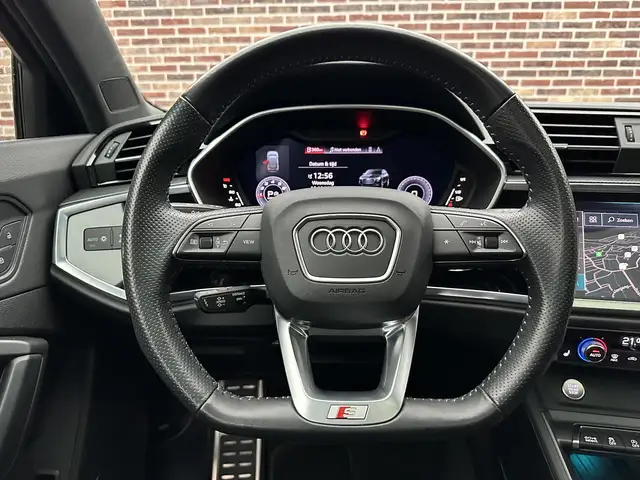 Audi Q3 view 14