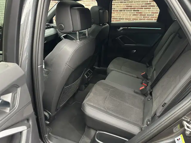 Audi Q3 view 12