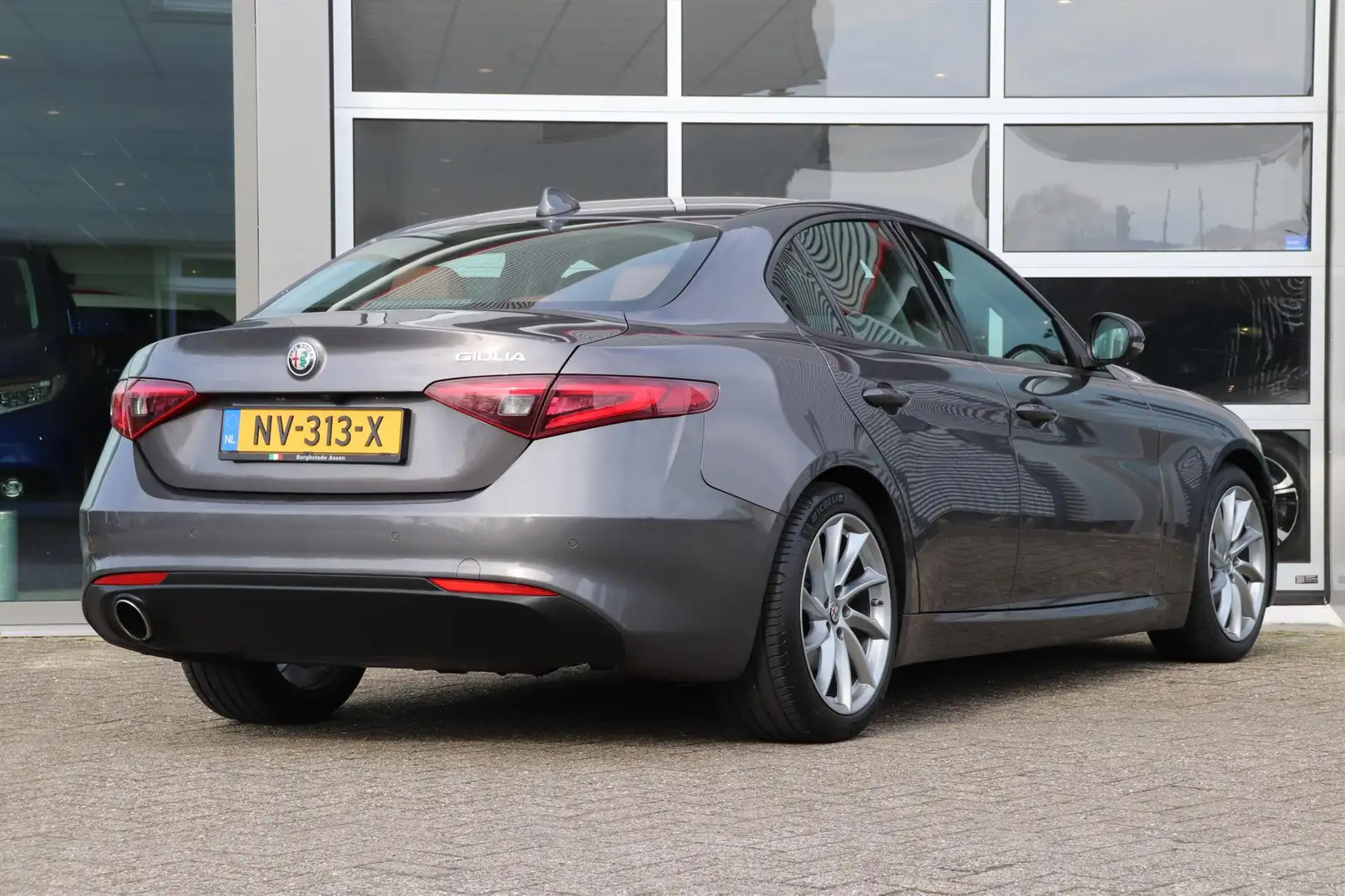 Alfa Romeo Giulia 2.0 TURBO 200pk Aut Super.NAVI.LEDER Rijklaar Gris - 2