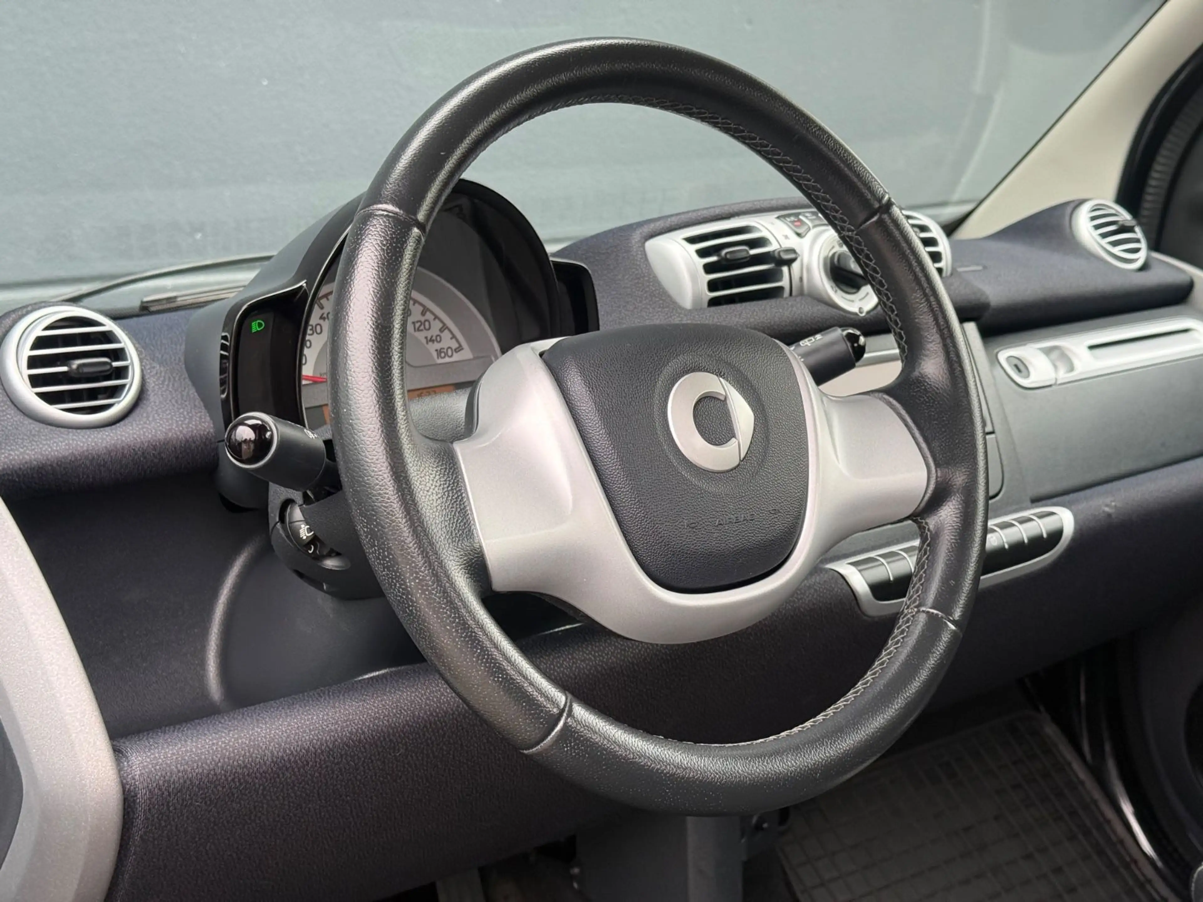 smart forTwo Automatik 2.Hand Klima Micro Hybrid Drive — photo 15