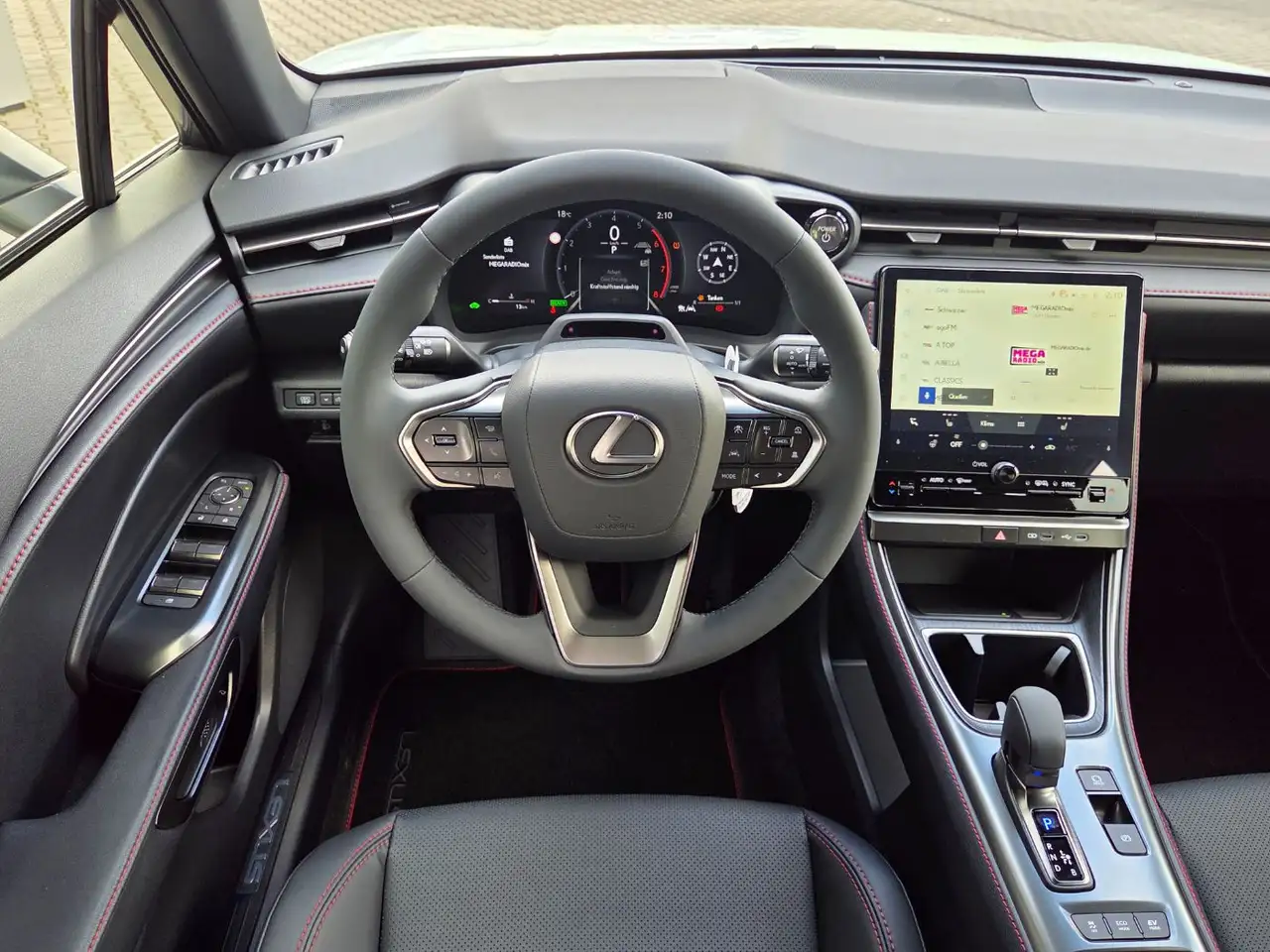 Lexus LBX 1,5 VVT-iE Elegant Black Edition 4X2 8