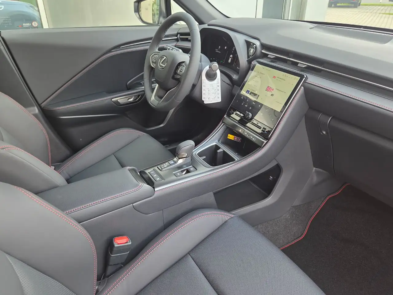 Lexus LBX 1,5 VVT-iE Elegant Black Edition 4X2 10