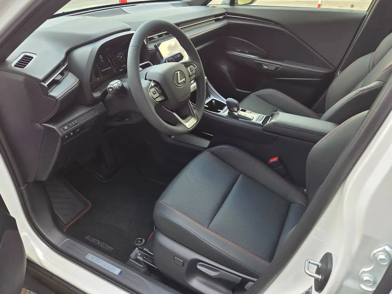 Lexus LBX 1,5 VVT-iE Elegant Black Edition 4X2 7