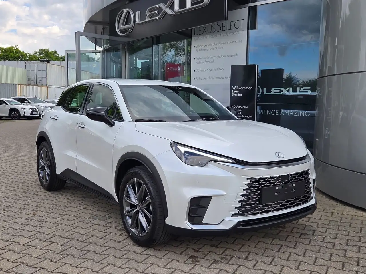 Lexus LBX 1,5 VVT-iE Elegant Black Edition 4X2 2