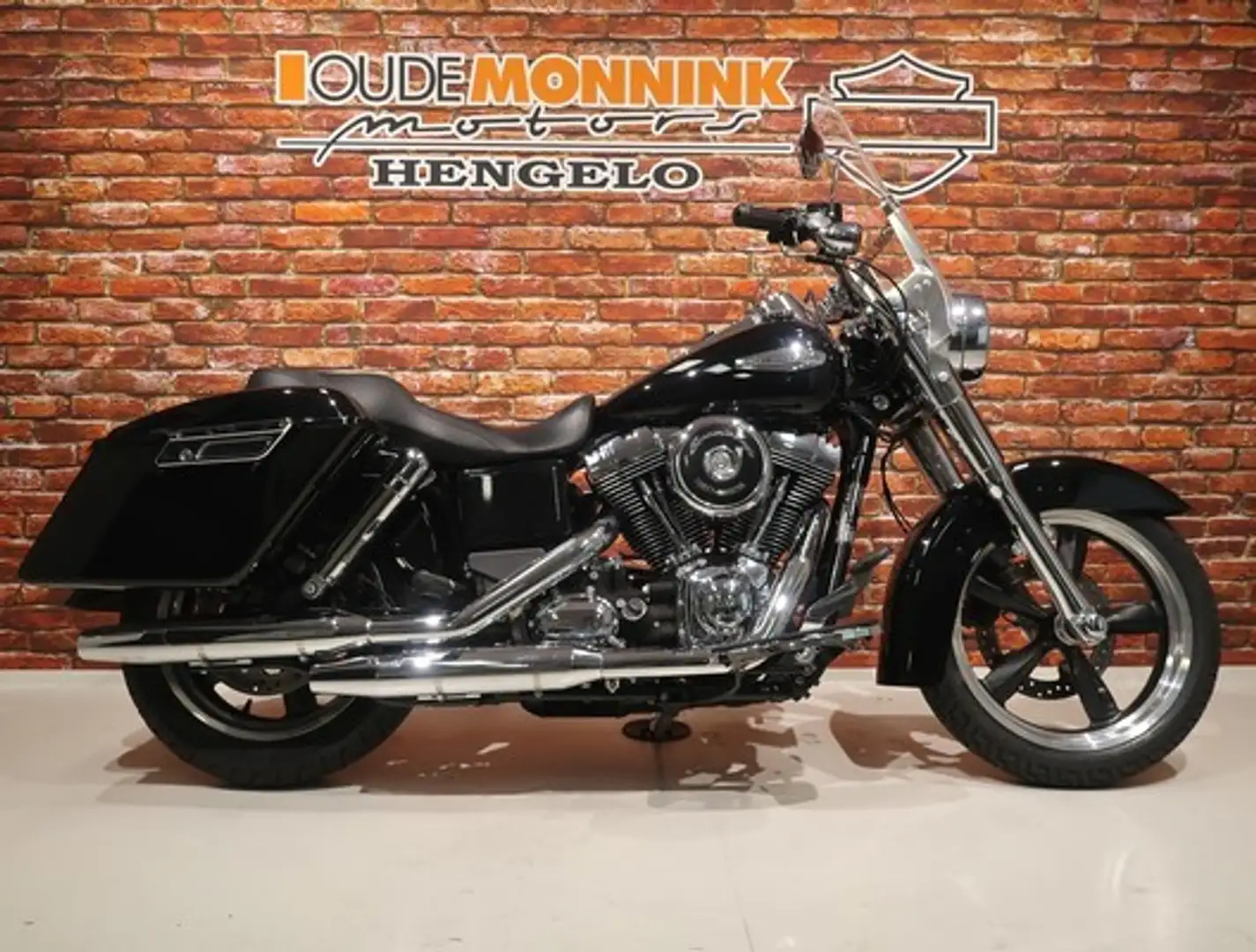 Harley-Davidson FLD Switchback 1690 Zwart - 1