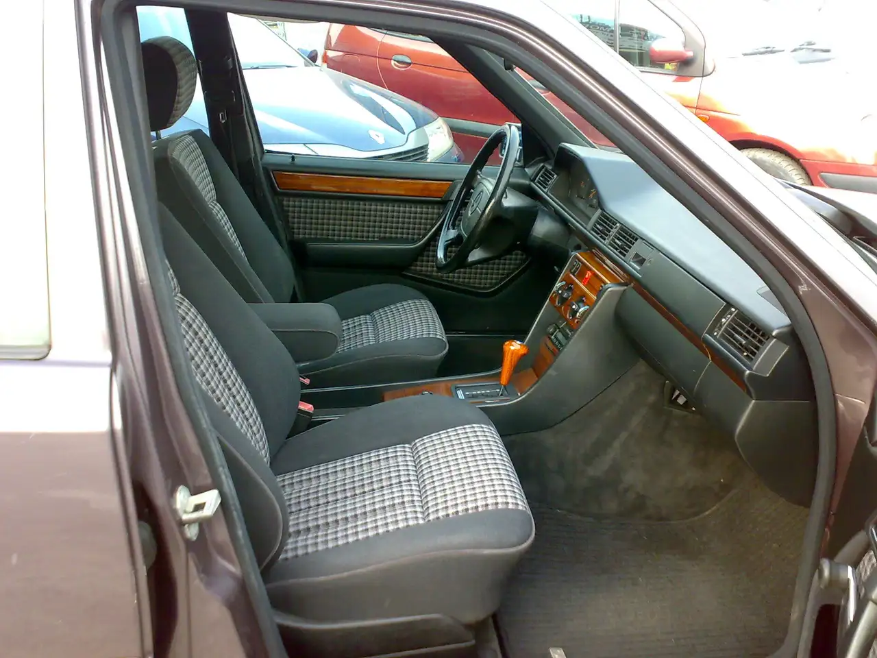 Mercedes-Benz E 250 D Automatik*AHK*SHD*1.Hand*, foto 5