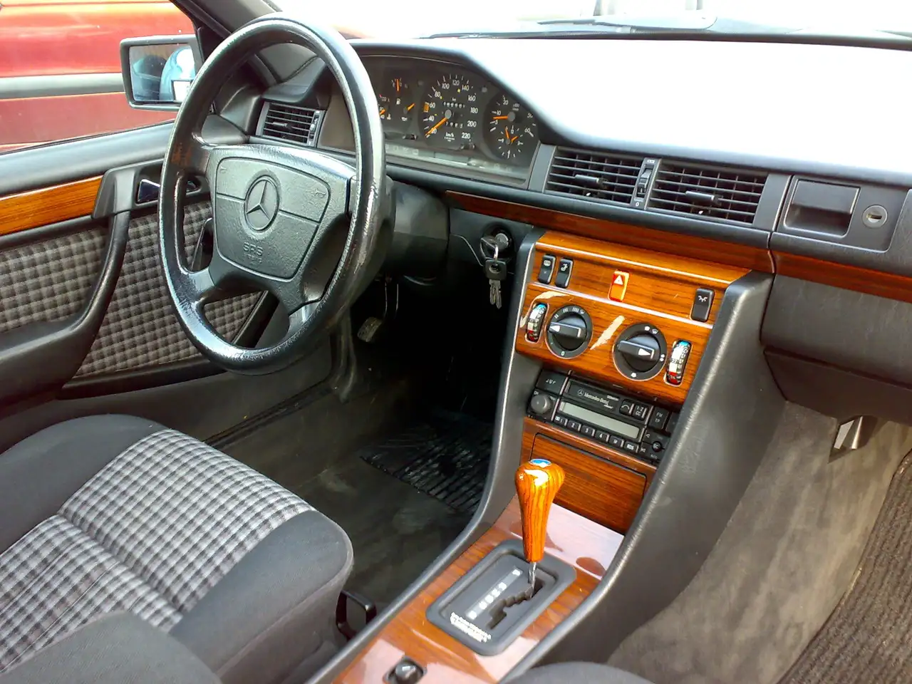 Mercedes-Benz E 250 D Automatik*AHK*SHD*1.Hand*, foto 6
